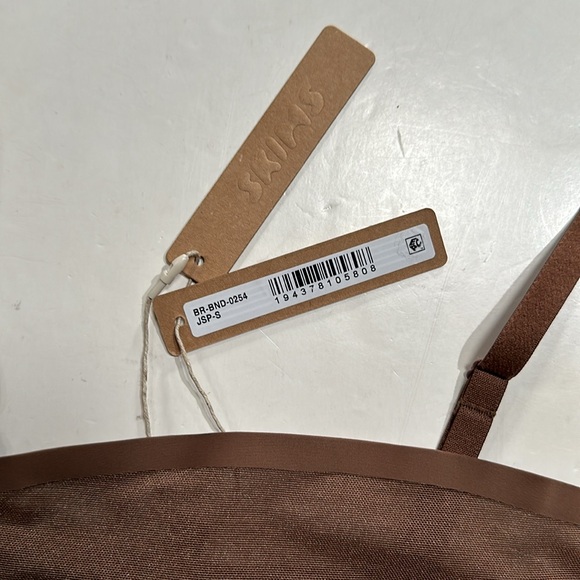 SKIMS Powermesh Bandeau In Jasper - Picture 5 of 11